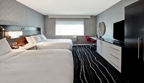 Zimmer, 2 Queen-Betten, barrierefrei (Roll-In Shower, Mobility & Hearing)