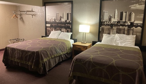 Zimmer, 2 Doppelbetten, Raucher, Kühlschrank und Mikrowelle