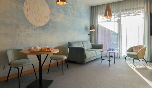 Junior Suite con Jacuzzi y Terraza con vista Piscina