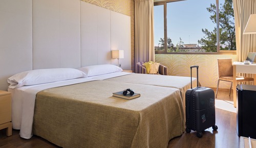 Zweibettzimmer (2 adults and 1 child)