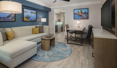 Suite, 2 Queen-Betten (2 Room Suite, Partial River View)