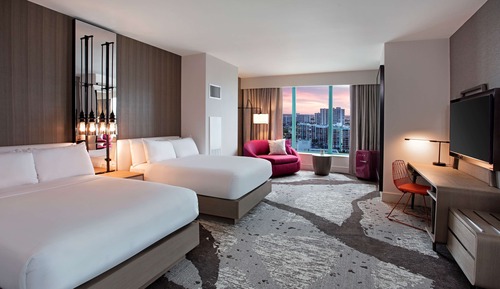 Zimmer, 2 Doppelbetten, barrierefrei, Badewanne (Mobility & Hearing)