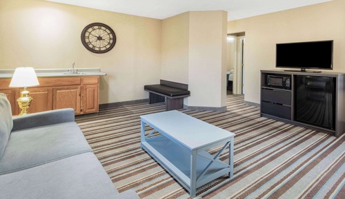 Family Suite, 3 Double Beds, Non-Smoking (Exterior Entrance)