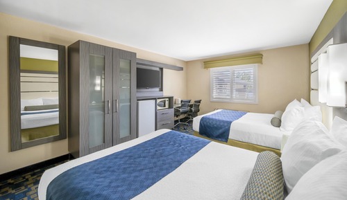 Standardzimmer, 2 Doppelbetten, Nichtraucher, Kühlschrank und Mikrowelle (Pet Friendly)