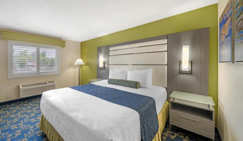 Standardzimmer, 1 King-Bett, Nichtraucher, Kühlschrank und Mikrowelle