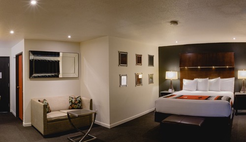 Suite, 1 King-Bett (Coyote Suite)