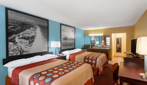 Zimmer, 2 Doppelbetten, barrierefrei, Nichtraucher (Mobility/Hearing/Roll-In Shower)