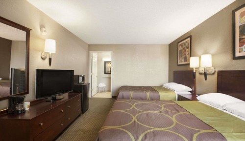 Zimmer, 2 Doppelbetten, barrierefrei