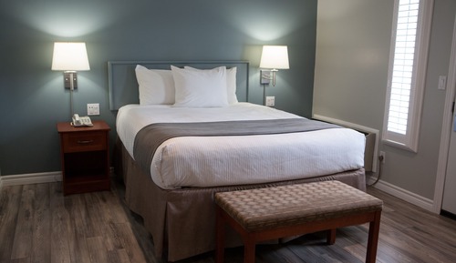 Zimmer, 1 Queen-Bett, Nichtraucher (Street View, Lower Floor)
