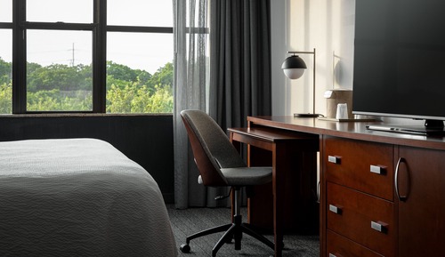 Zimmer, 1 King-Bett und Schlafsofa, Nichtraucher (Hearing Accessible)