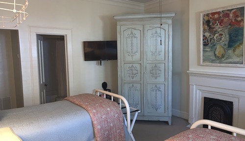 Basic-Doppel- oder -Zweibettzimmer