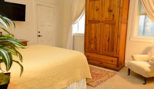 Basic-Zimmer, 1 Queen-Bett, Blick auf den Innenhof