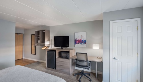 Standardzimmer, 1 King-Bett, barrierefrei, Kühlschrank und Mikrowelle