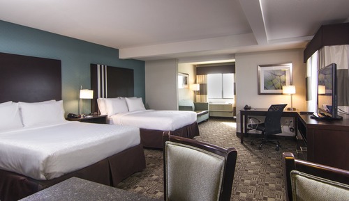 Suite, 2 Queen-Betten, barrierearm (Communications, Roll-In Shower)