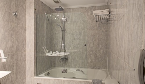 Superior-Doppel- oder -Zweibettzimmer