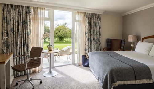 Executive-Doppel- oder -Zweibettzimmer, Blick auf den Golfplatz