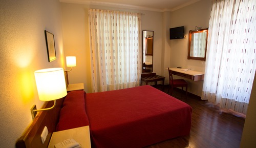 City-Doppelzimmer, 1 Doppelbett, Balkon, zum Garten hin