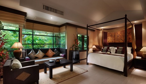 Villa, zum Garten hin