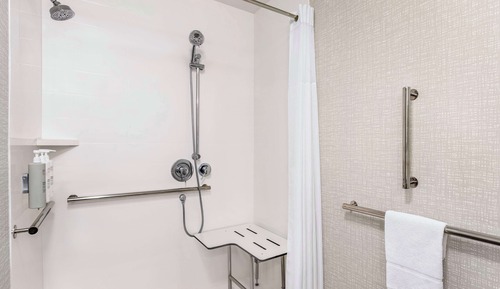 Zimmer, 2 Queen-Betten, barrierefrei (Mobility & Hearing, Roll-In Shower)