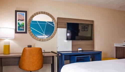 1 King Bed, Non Smoking, Jacuzzi Tub