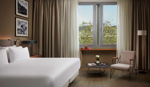 Premium-Zimmer (Extra Bed 2 Adults + 1 Child)