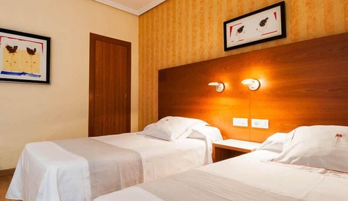 Doppel- oder Zweibettzimmer