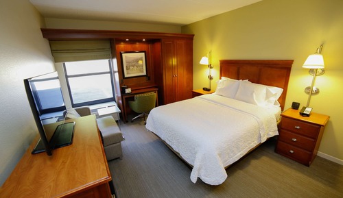 Zimmer, 1 Queen-Bett, barrierefrei (Mobility & Hearing, Roll-in Shower)