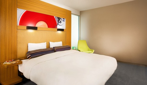 Zimmer, 1 King-Bett (Mobility/Hearing Access, Roll-In Shwr)