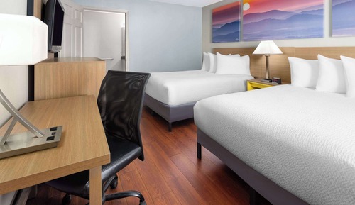 Zimmer, 2 Doppelbetten, barrierefrei, Kühlschrank