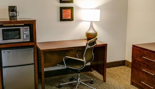 Standardzimmer, Nichtraucher (2 Queen beds with 1 person Sofa bed)