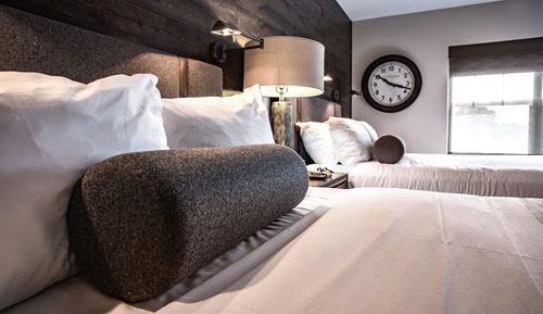 Traditional-Zimmer, 2 Queen-Betten, Flussblick