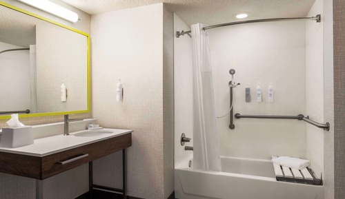 Zimmer, 1 King-Bett, barrierefrei, Badewanne