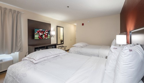 Premium-Zimmer, 2 Queen-Betten (Upgraded Bedding & Snack, Smoke Free)
