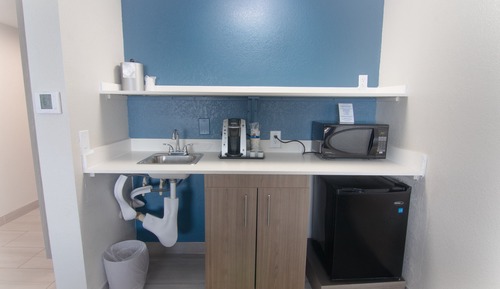 Standardzimmer, 1 King-Bett, barrierearm (Mobility Roll-In Shower)