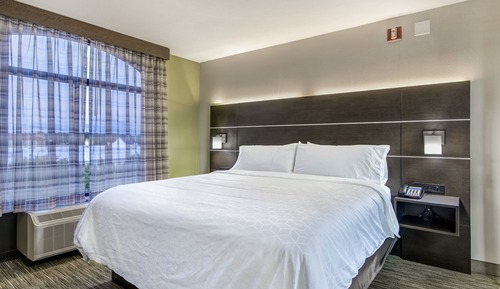 Suite, 1 King-Bett, rollstuhlgeeignete Dusche (Communications Accessible)