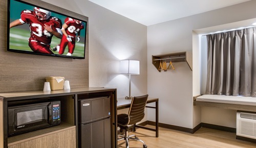 Premium-Zimmer, 1 King-Bett, barrierefrei (Upgraded Bedding & Snack, Smoke Free)