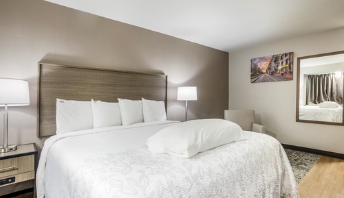 Premium-Zimmer, 1 King-Bett (Upgraded Bedding & Snack, Smoke Free)