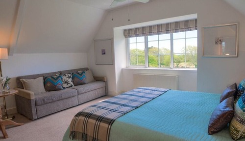 Superior-Dreibettzimmer, mit Bad (Contemporary - 2nd Floor )