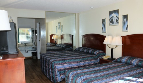 2 Queen Beds Non Smoking (Pet Friendly)