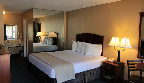 1 King Bed Non Smoking (No Pets Allowed)