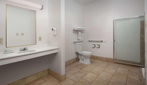 Standardzimmer, 2 Queen-Betten, barrierefrei, Nichtraucher (Roll in Shower)