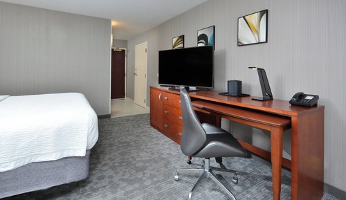Zimmer, 1 King-Bett (Mobility/Hearing Access, Roll-In Shwr)