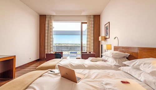 Superior-Doppel- oder -Zweibettzimmer