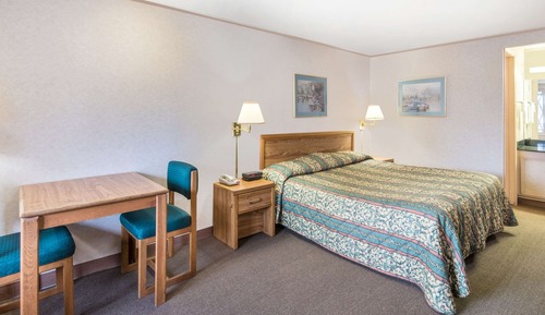 Room, 1 King Bed, Non Smoking, Jetted Tub