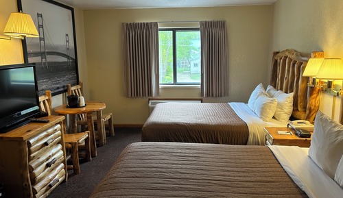 Traditional-Zimmer, 2 Queen-Betten, Nichtraucher (Courtside)