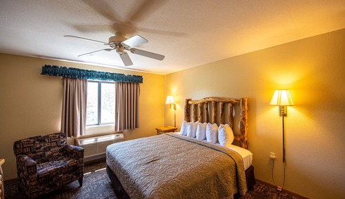 Zimmer, 1 King-Bett, Nichtraucher, Parkblick (and Lakeview)