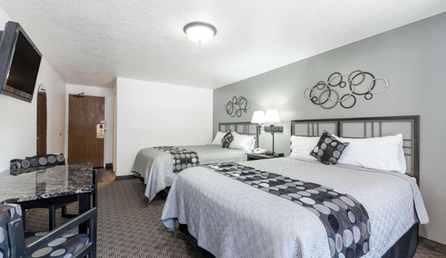 Deluxe-Zimmer, Mehrere Betten, Nichtraucher, Poolblick