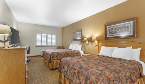 Standardzimmer, 2 Queen-Betten, Kühlschrank und Mikrowelle, Poolblick