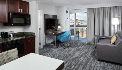 Suite, 1 King-Bett und Schlafsofa, Küche, Parkblick (Balcony)