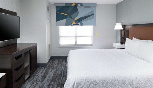 Suite, 1 King-Bett und Schlafsofa, barrierefrei (Roll-In Shower)